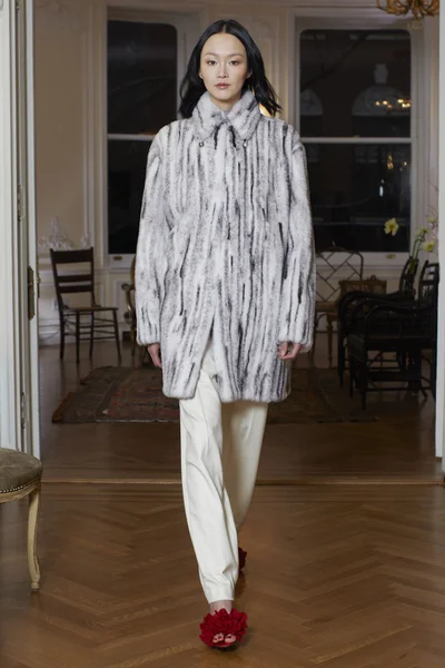 Look 16